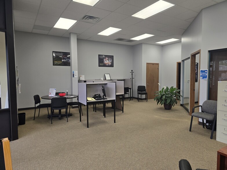 More Photos Of 2003-2005 Grand Ave, Wausau Office For Sale