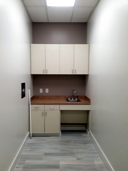 More Photos Of 801-825 N Ed Carey Dr, Harlingen Storefront Retail Office For Lease