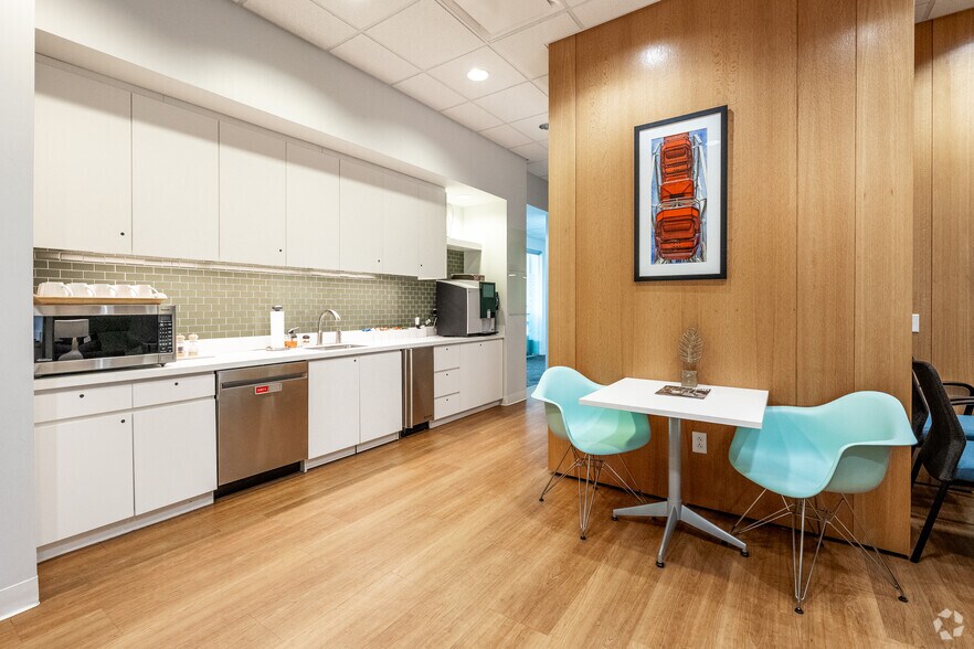 More Photos Of 5550 Wild Rose Ln, West Des Moines Coworking Space