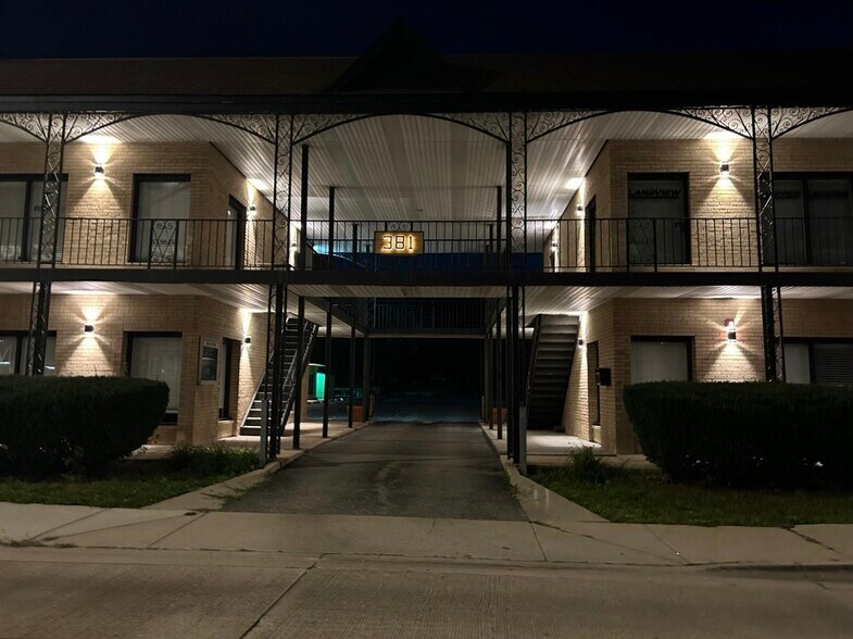 More Photos Of 381 N York Rd, Elmhurst Storefront Retail Office For Lease