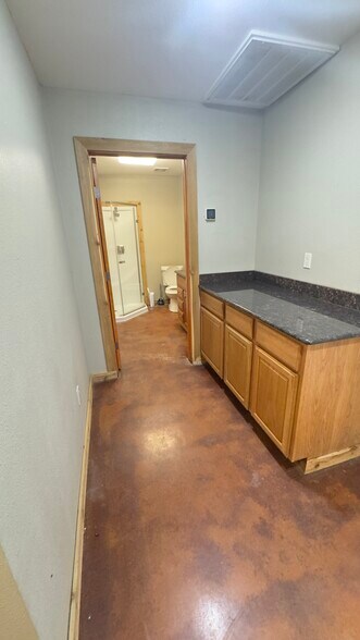 More Photos Of 327 County Road 4851, Newark Industrial For Lease