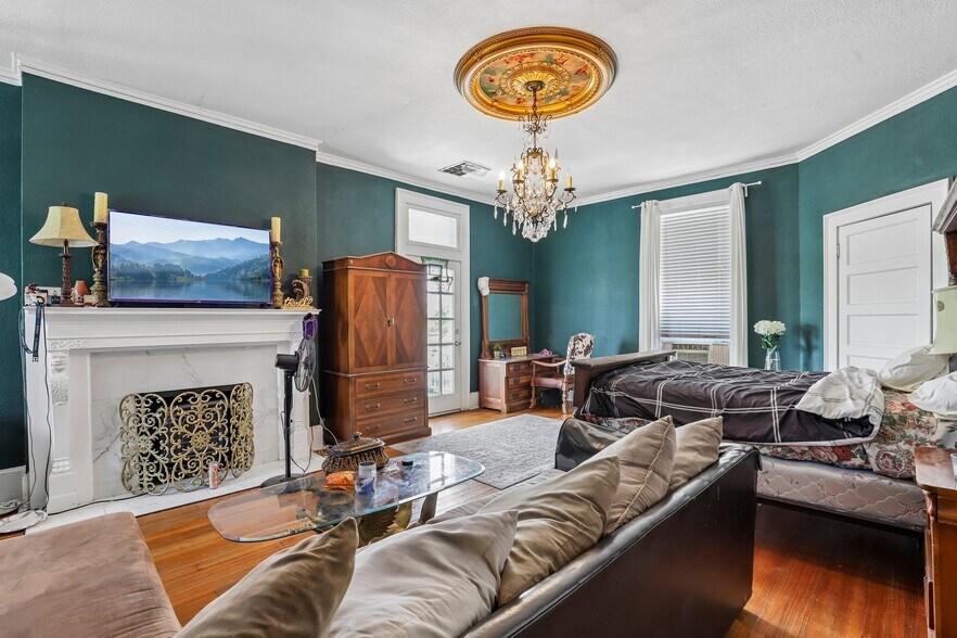 More Photos Of 421 Howard St, San Antonio Hospitality For Sale