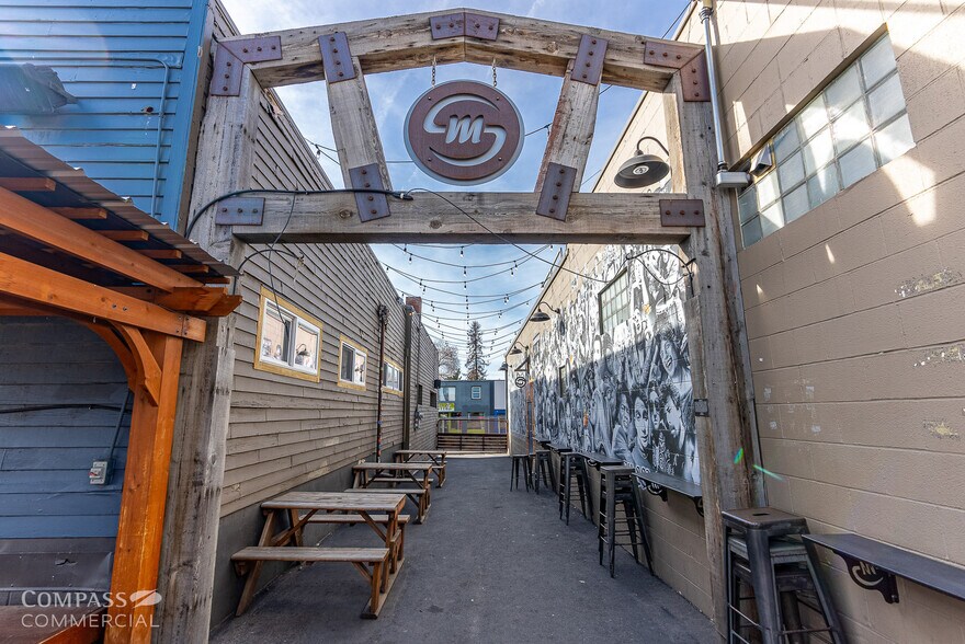 More Photos Of 24 NW Greenwood Ave, Bend Restaurant For Sale