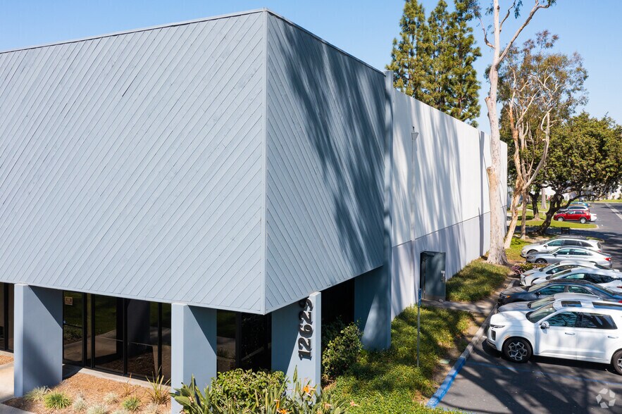 More Photos Of 16021 Arthur St, Cerritos Warehouse For Lease