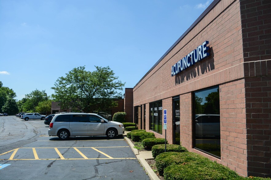 More Photos Of 500 Park Ave, Lake Villa Warehouse For Sale