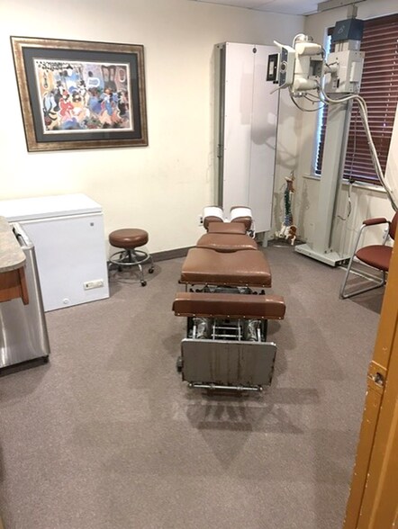 More Photos Of 1 Edgewood Ave, Smithtown Office For Lease
