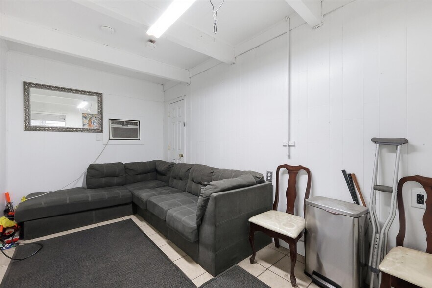 More Photos Of 7511 Leavenworth Rd, Kansas City Auto Repair For Sale