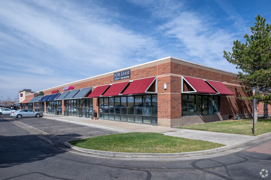 More Photos Of 512-586 S Chambers Rd, Aurora Storefront For Lease