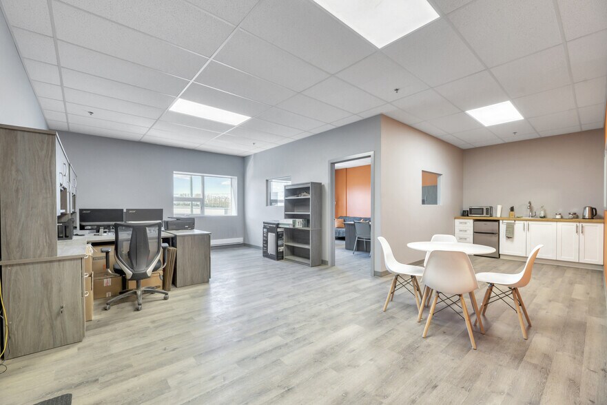 More Photos Of 393 Rd Avenue East, Foothills No 31 Service For Sale