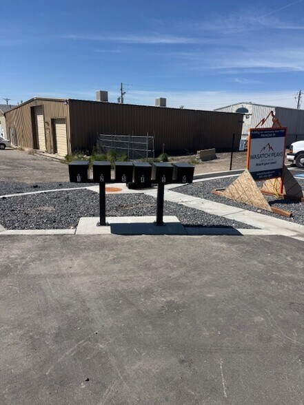 More Photos Of 1597 N 750 W, Harrisville Showroom For Sale