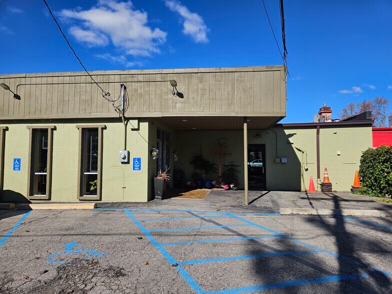 More Photos Of 3947 12 Mile Rd, Berkley Storefront Retail Residential For Lease