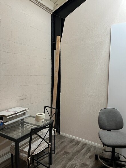 More Photos Of 1329-1333 Santee St, Los Angeles Storefront For Lease
