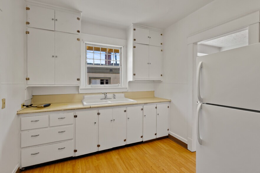 More Photos Of 1021 Fruitvale Blvd, Yakima Office For Sale
