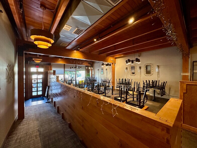 More Photos Of 724 S Massachusetts St, Lawrence Storefront Retail Residential For Lease