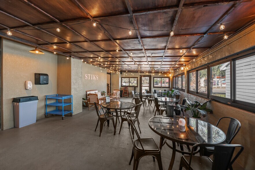 More Photos Of 4413 S Tamiami Trl, Sarasota Restaurant For Sale