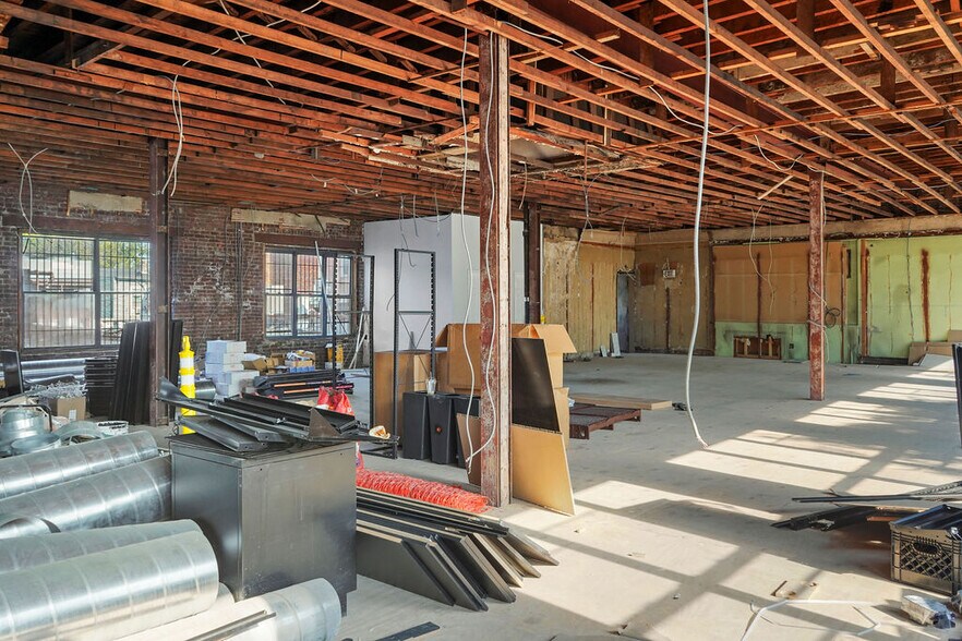 More Photos Of 67-05-67-09 Fresh Pond Rd, Ridgewood Bank For Lease