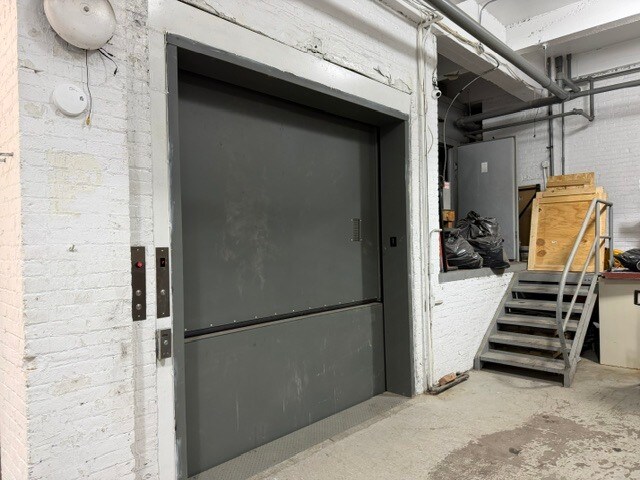 More Photos Of 38-10 29 St, Long Island City Warehouse For Lease