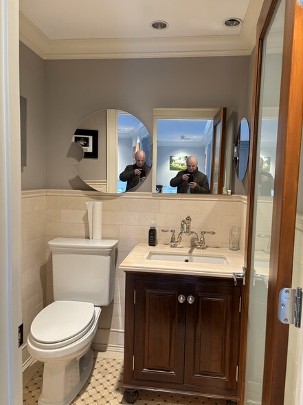 More Photos Of 20 Old Kings Hwy, Darien Medical For Sale