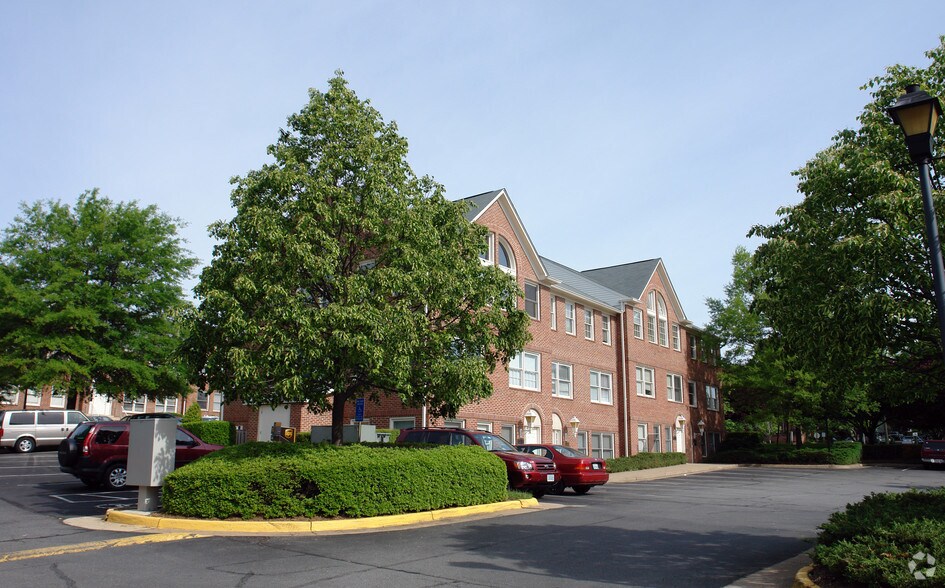 More Photos Of 9673-9677 Main St, Fairfax Office For Sale