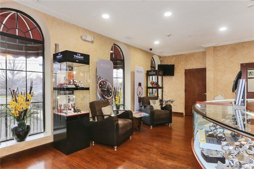 More Photos Of 35 S Middletown Rd, Nanuet Office For Lease