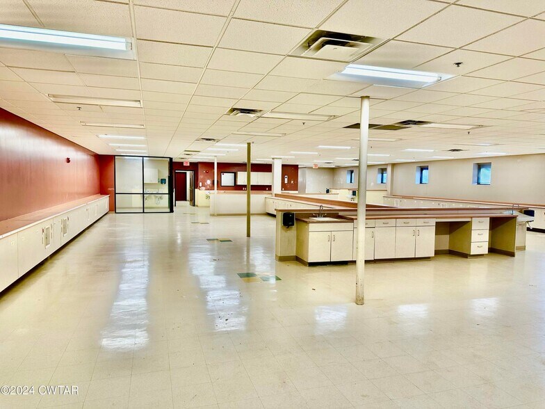 More Photos Of 2214 Osborne St, Humboldt Medical For Sale