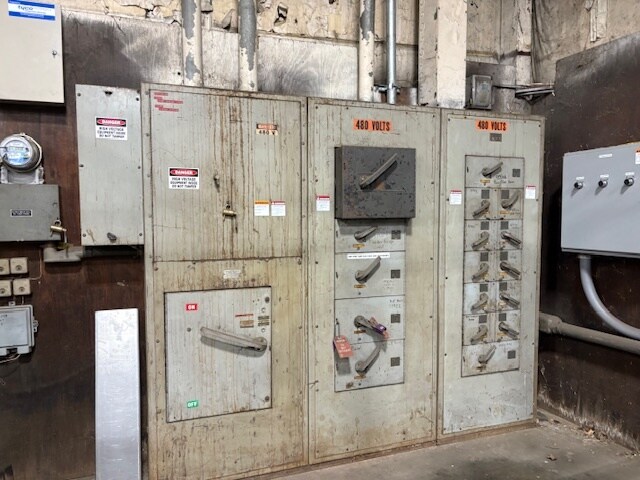 More Photos Of 718 E Main St, Kewanna Industrial For Sale