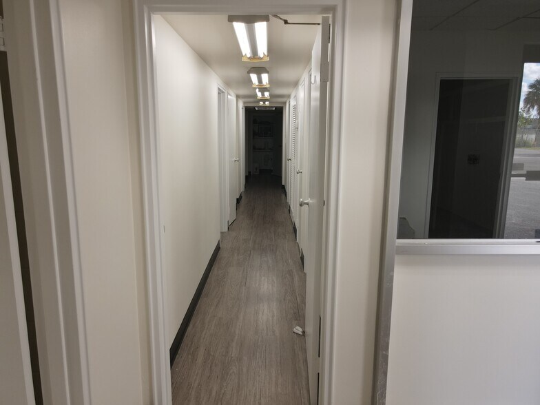 More Photos Of 2513 Industrial Blvd, Orlando Flex For Lease