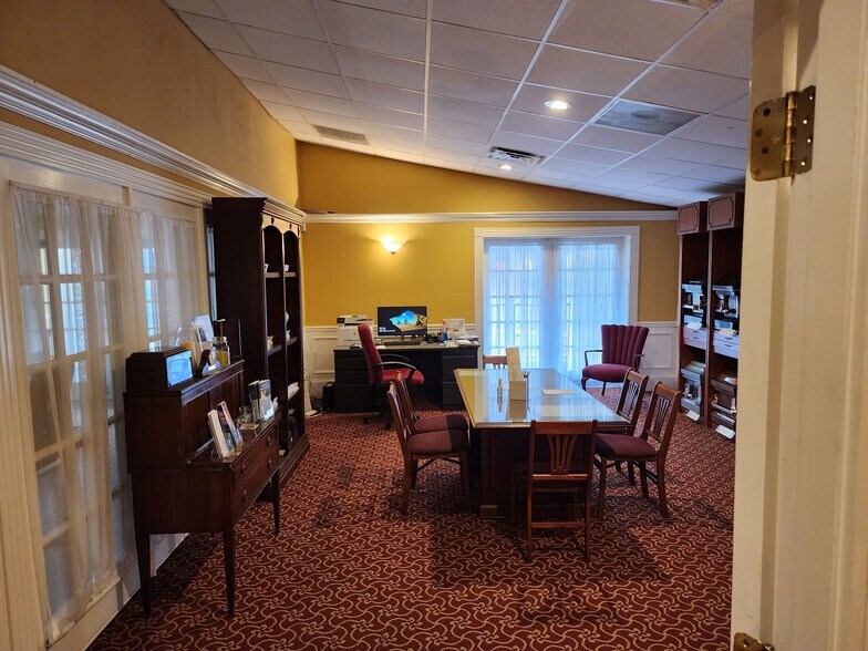 More Photos Of 496 Chase Ave, Waterbury General Retail For Sale