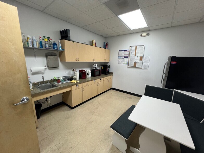 More Photos Of 5765 S Rainbow Blvd, Las Vegas Office For Lease