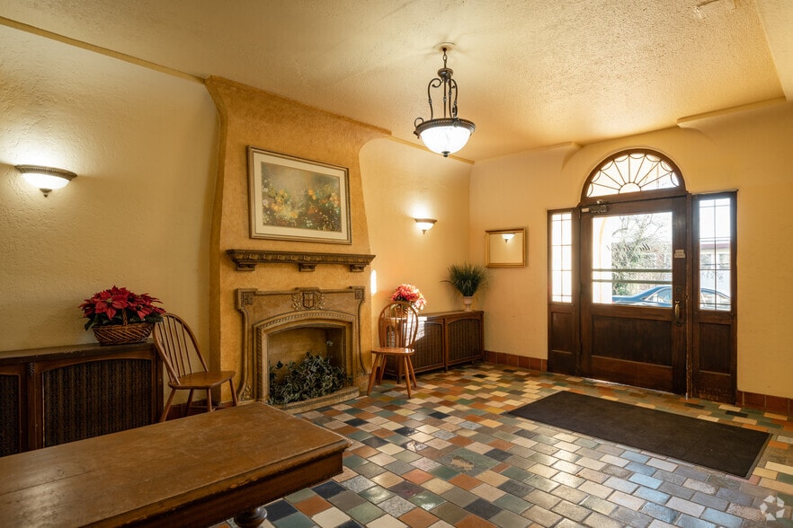 More Photos Of 16 Valley St, Seattle Apartments For Sale