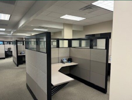 More Photos Of 999 S Oyster Bay Rd, Bethpage Warehouse For Lease