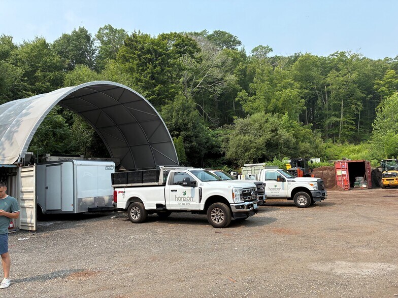 More Photos Of 1000 Knotty Oak Rd, Coventry General Retail For Sale