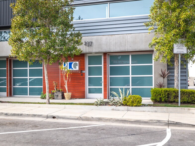 More Photos Of 215-237 California St, El Segundo Loft Creative Space For Lease