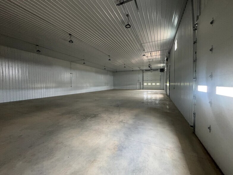 More Photos Of 14991 Industrial Dr, Smithville Light Manufacturing For Lease