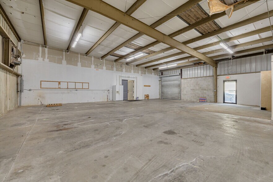 More Photos Of 440 Roberts Rd, Oldsmar Warehouse For Sale