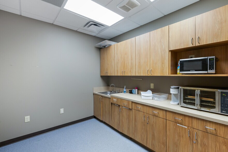 More Photos Of 245 Village Center Pky, Stockbridge Medical For Lease