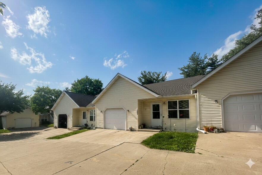 More Photos Of 1212 Menard st, Riverton Apartments For Sale