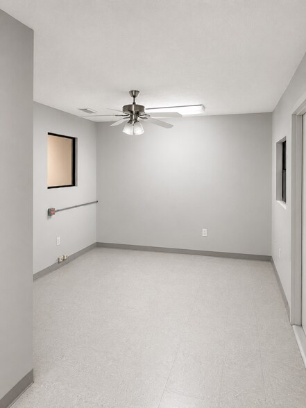 More Photos Of 913 Edwards Rd, Fort Pierce Warehouse For Lease