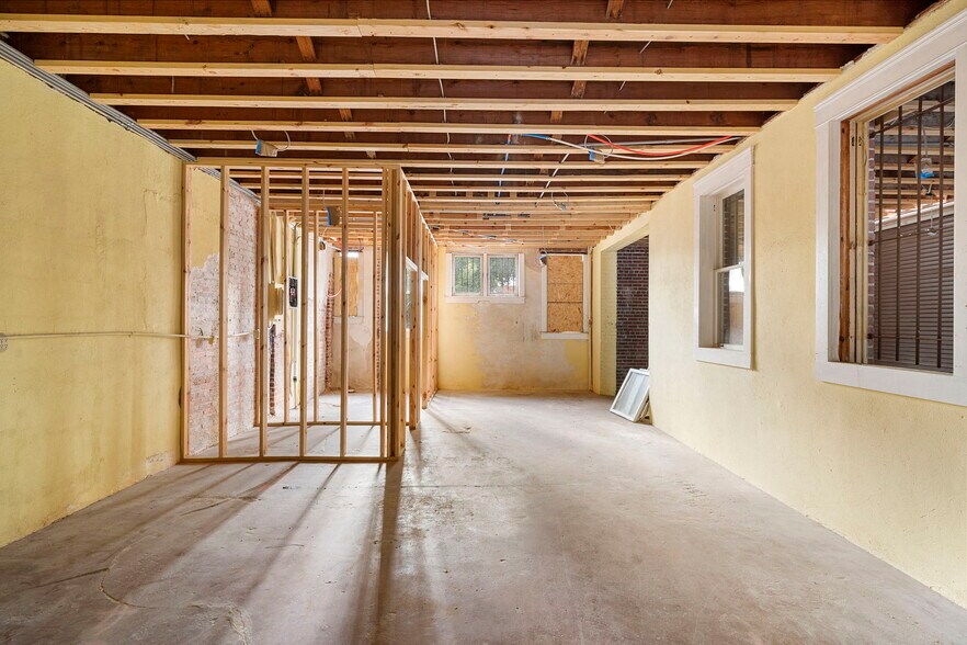 More Photos Of 204 Magnolia St, New Smyrna Beach Restaurant For Sale