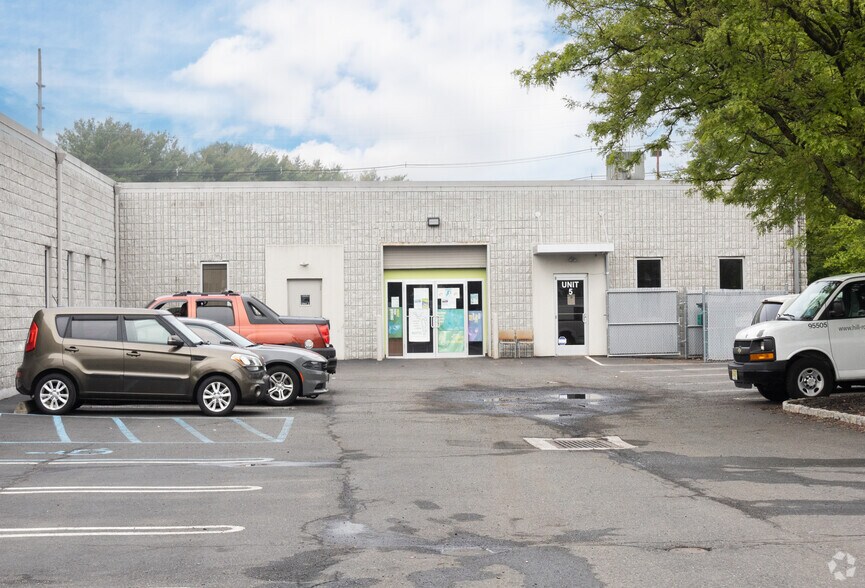 More Photos Of 10 Fadem Rd, Springfield Warehouse For Lease