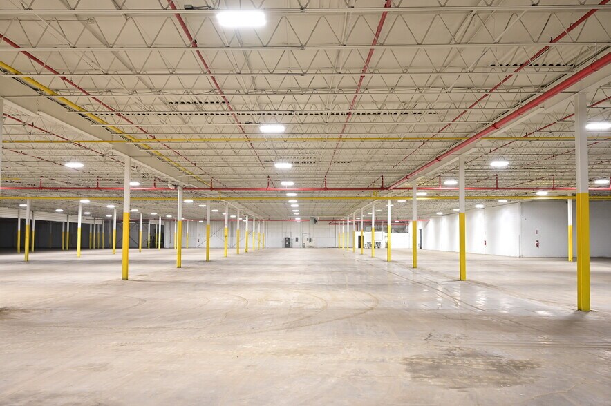More Photos Of 7130 Krick Rd, Walton Hills Warehouse For Lease
