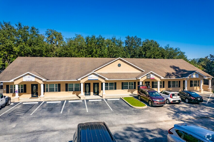 More Photos Of 3109-3117 Lithia Pinecrest Rd, Valrico Office For Lease