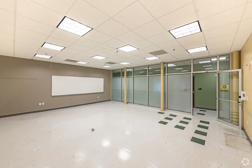 More Photos Of 1082 Davol St, Fall River Apartments For Lease