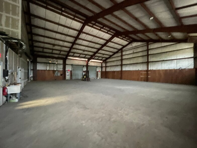 More Photos Of 3370 Agricultural Center Dr, Saint Augustine Warehouse For Lease