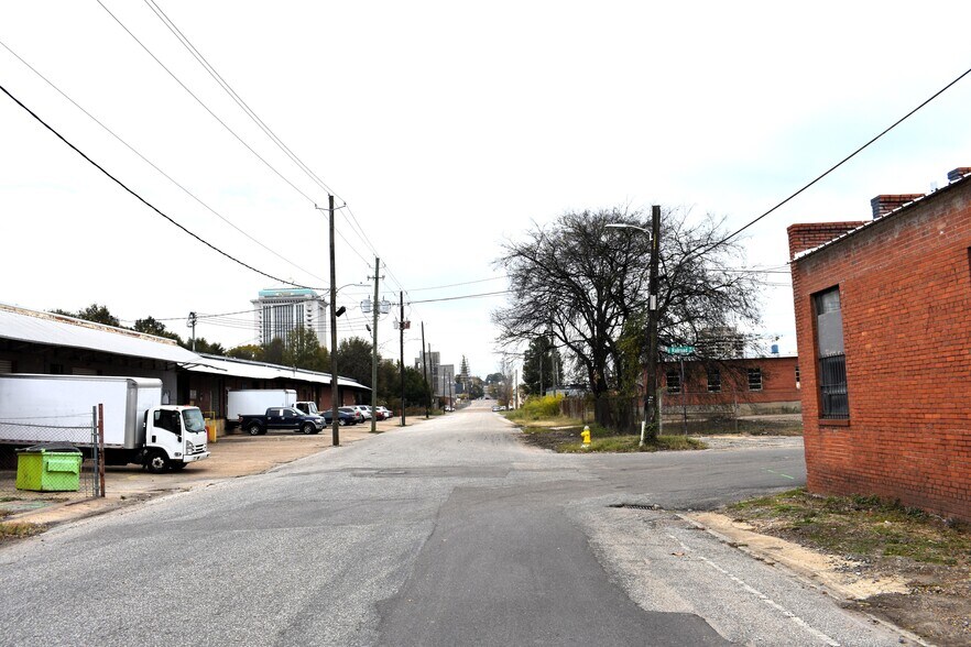 More Photos Of 17 E Railroad St, Montgomery Industrial For Lease