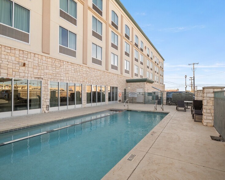 More Photos Of 1103 Hobbs Hwy, Seminole Hotel For Sale