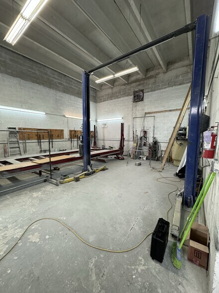 More Photos Of 1756 W 41st St, Hialeah Auto Repair For Lease