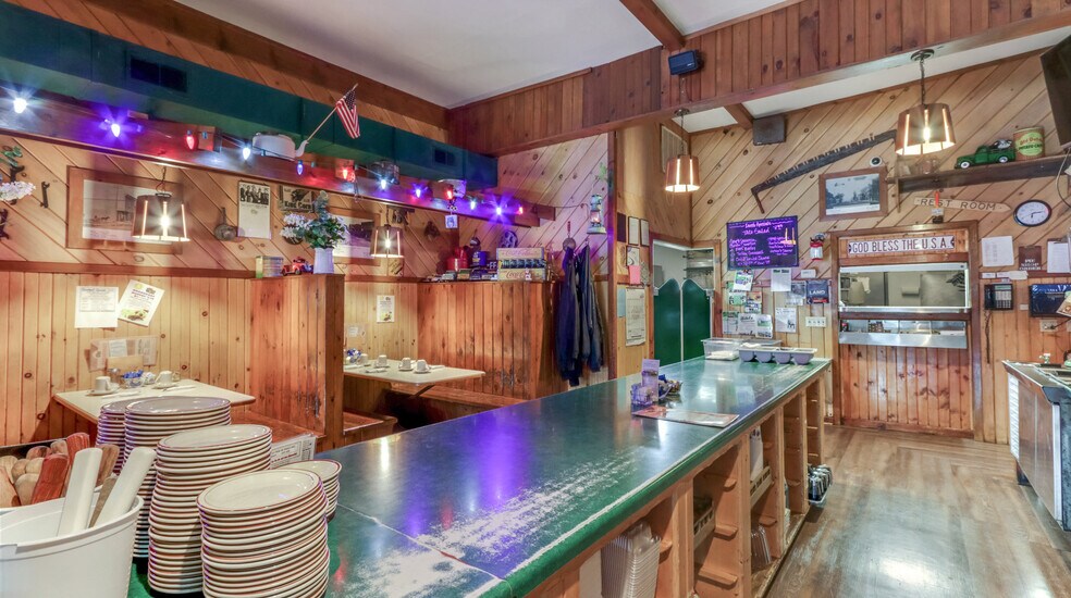 More Photos Of 1418 Main St, Bloomer Restaurant For Sale