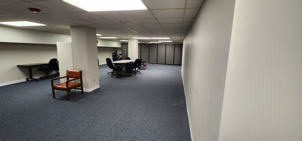 More Photos Of 2144 S Macarthur Blvd, Springfield Office For Lease