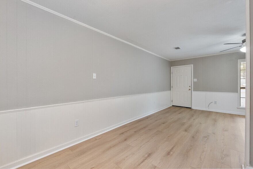 More Photos Of 16 Linder Rd, Greenbrier Apartments For Sale